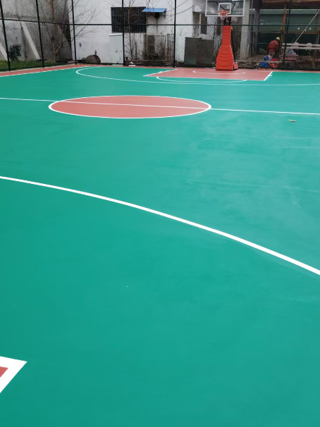 陈仓 球场长期使用易出现地面开裂